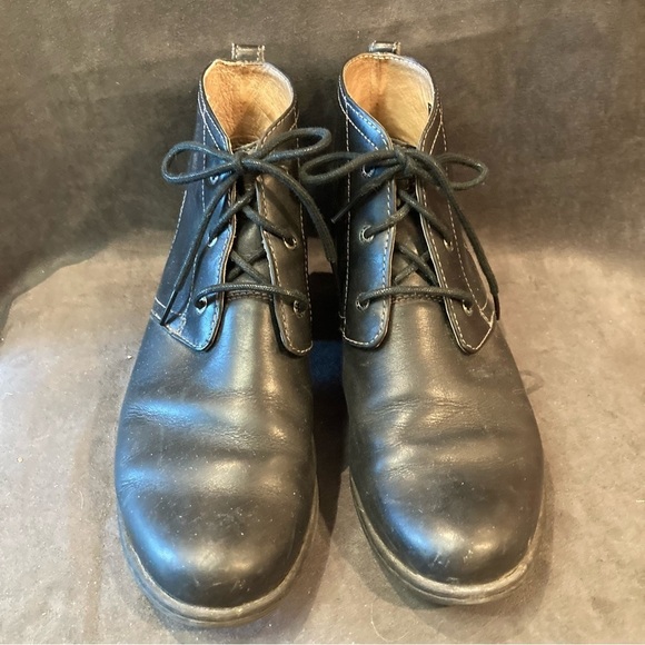 BOGS Sz 9.5 Kristina Chukka Lace  Up Leather Ankle Booties Boots - Picture 2 of 9